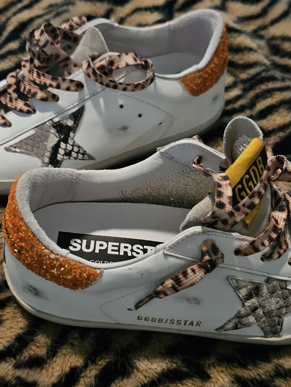 Golden Goose Superstar White Leather Low-Top Sneakers with Star Detail - Picture 2 of 7